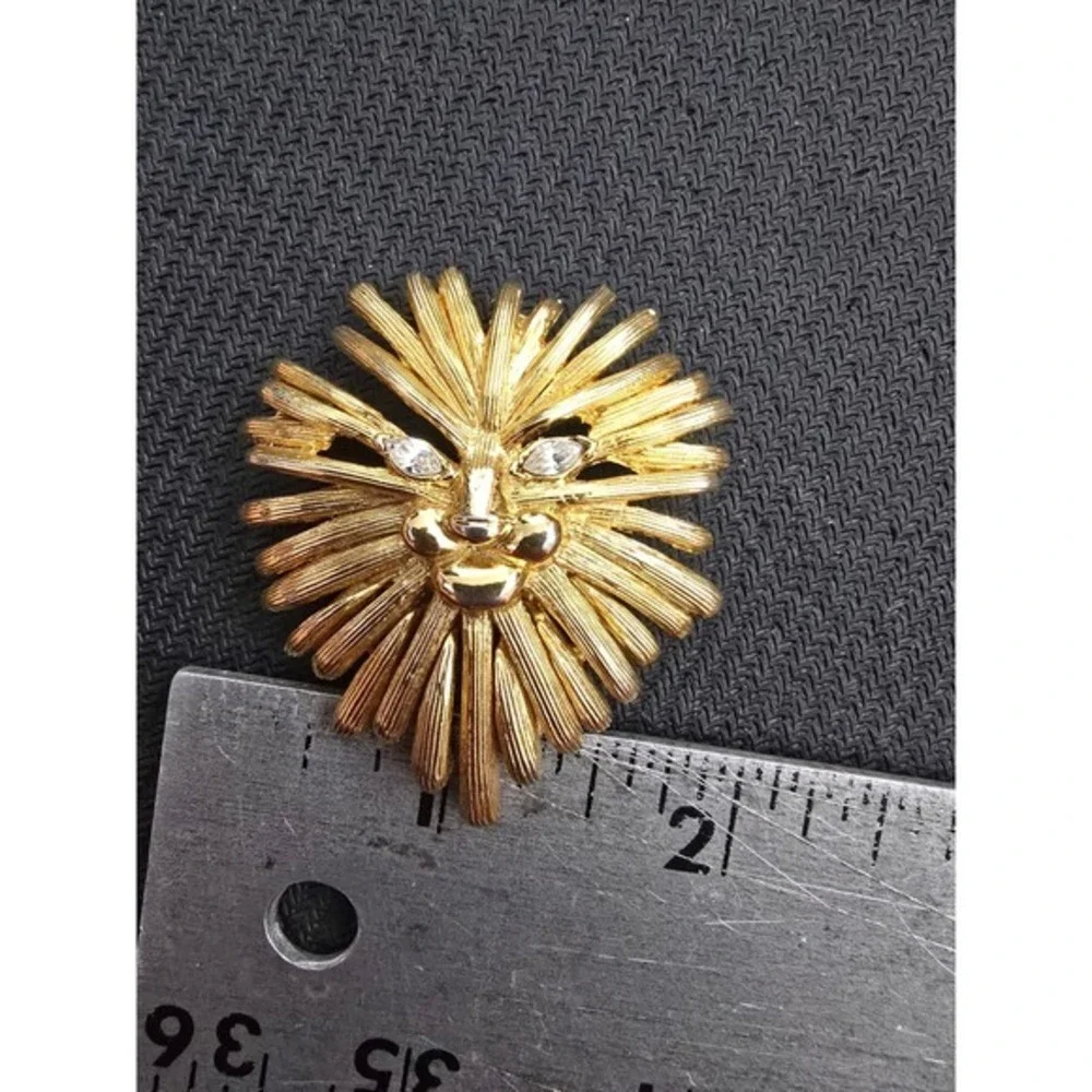 Vintage Gold Tone Lion‎ Head Brooch Rhinestone Eyes Sunburst Mane Statement Pin